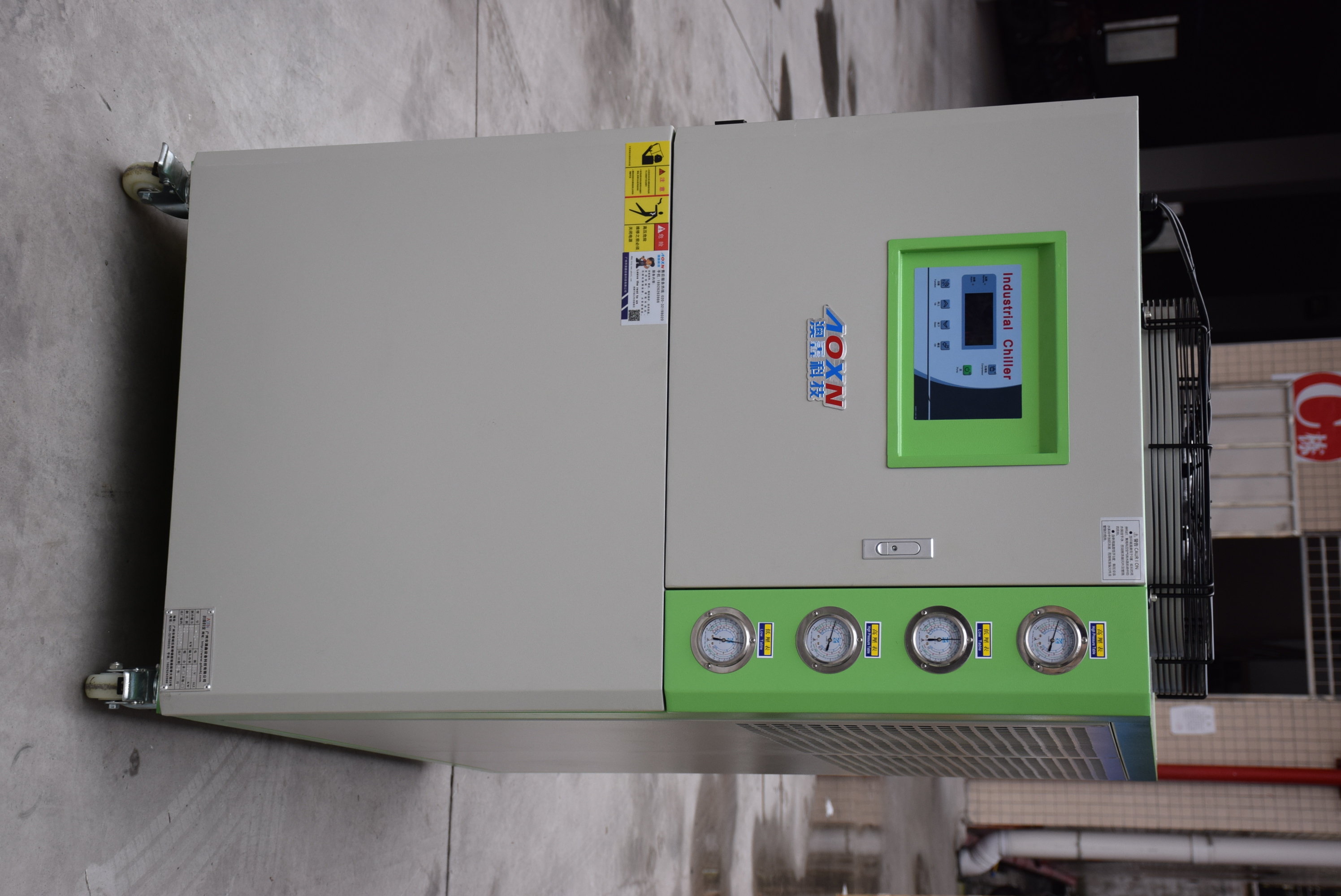 風冷式冷水機該怎么連接設備？